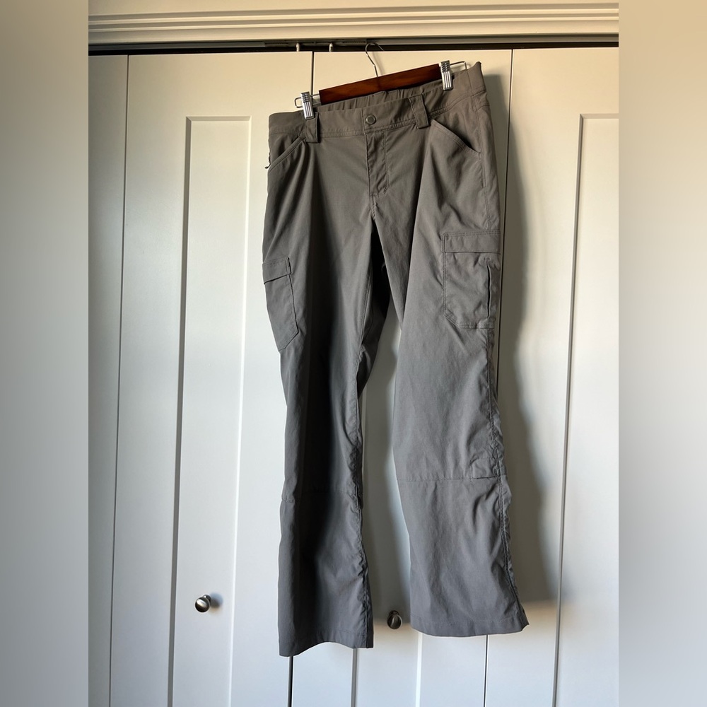 Duluth Trading Co Black Hiking Nylon Pants/Capri